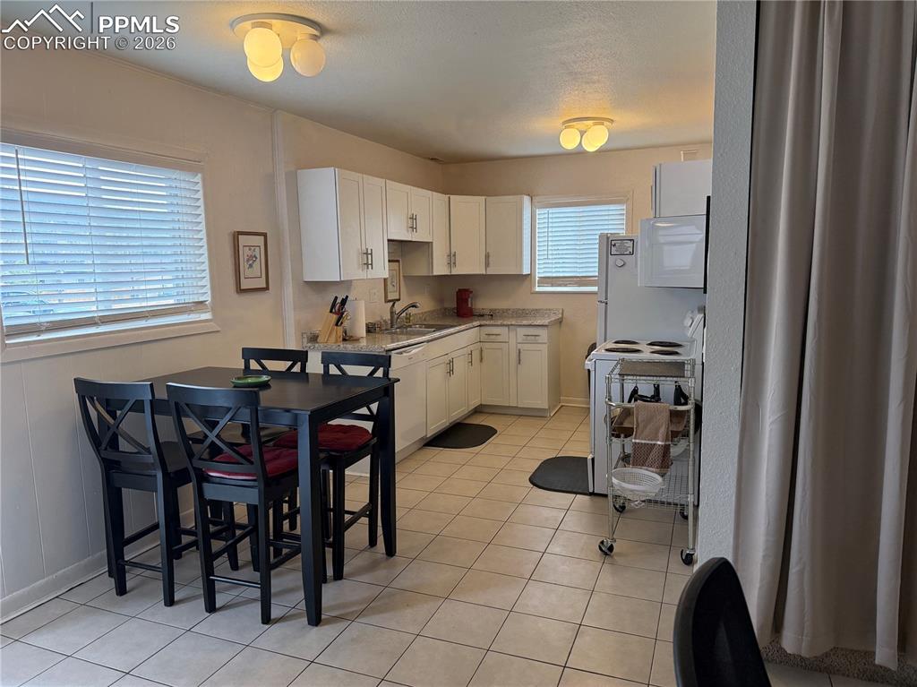 Image 15 of 24: Downstairs Kitchen
