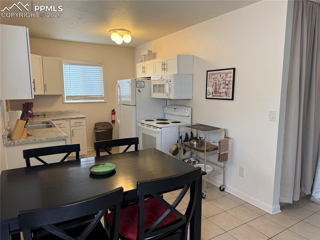 Image 16 of 24: Downstairs Kitchen