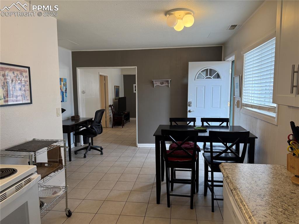 Image 18 of 24: Downstairs Kitchen