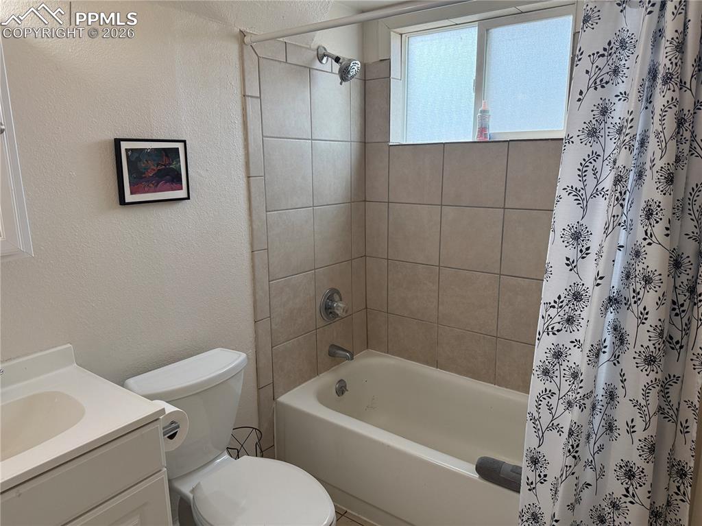 Image 21 of 24: Downstairs Bathroom