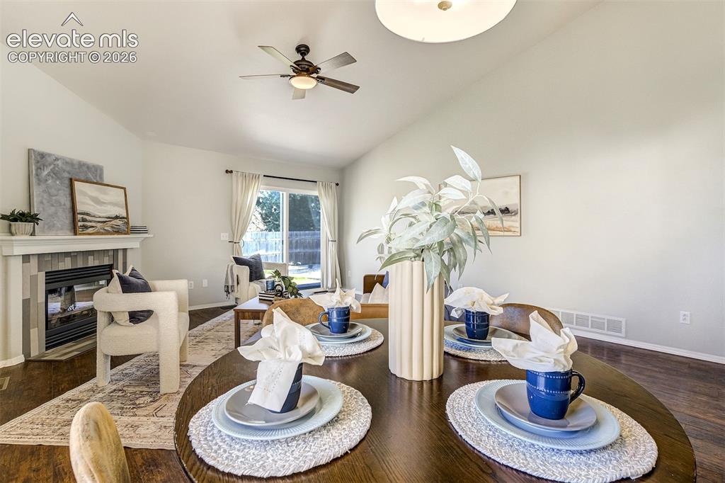 Image 11 of 48: Dining Area