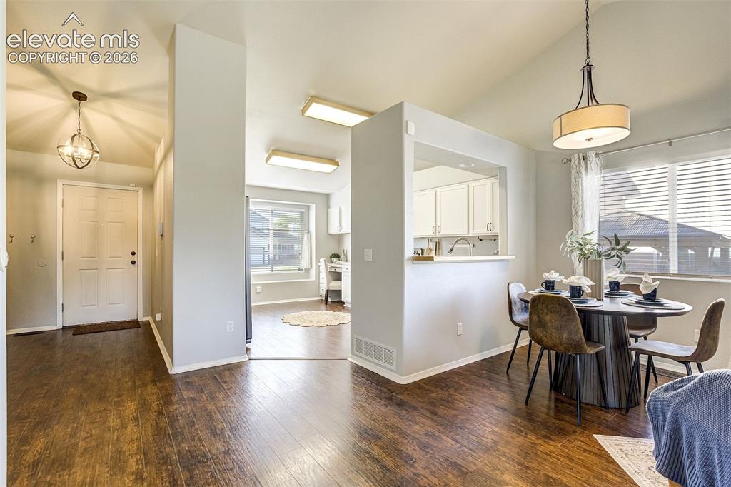 Image 13 of 48: Dining Area