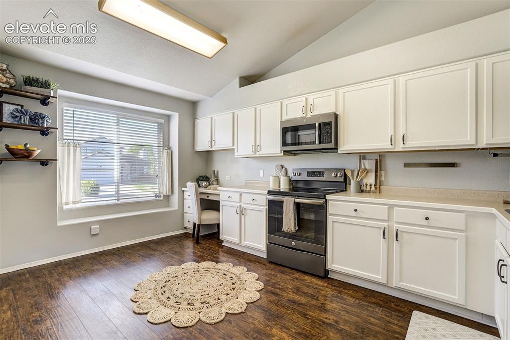 Image 14 of 48: Kitchen
