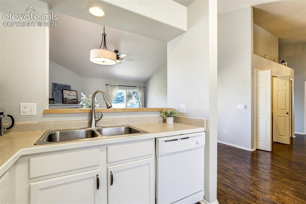 Image 17 of 48: Kitchen