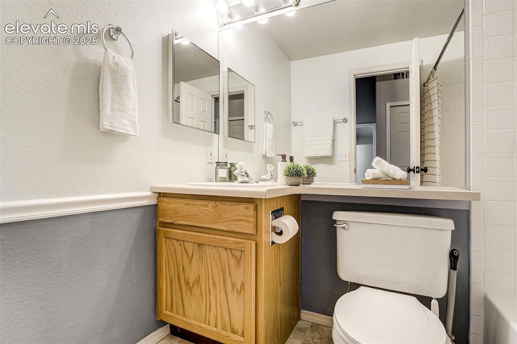 Image 31 of 48: Bathroom