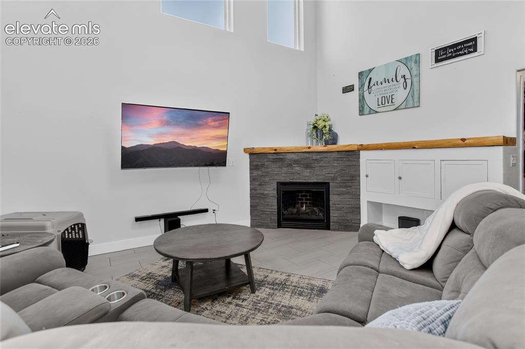 Image 11 of 29: Great room