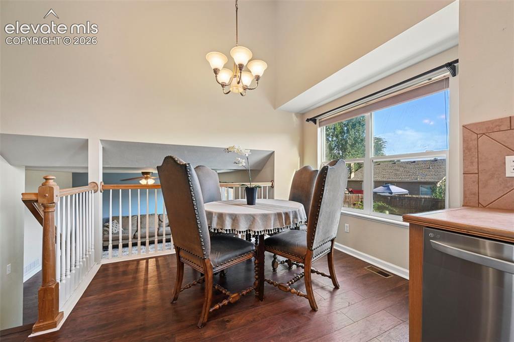 Image 10 of 26: Dining Area