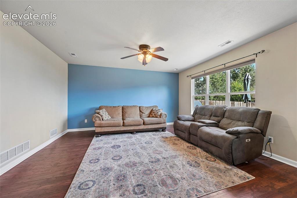 Image 11 of 26: Family Room
