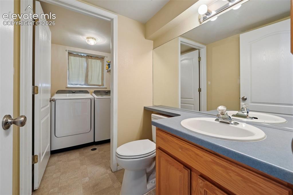 Image 14 of 26: Bathroom