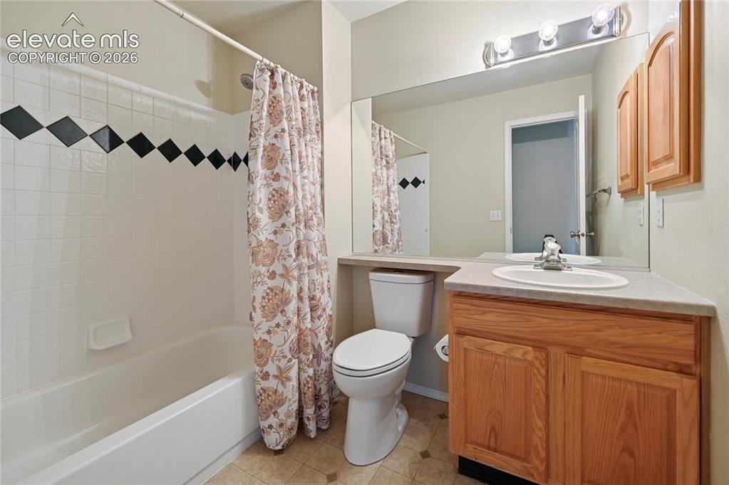 Image 17 of 26: Bathroom