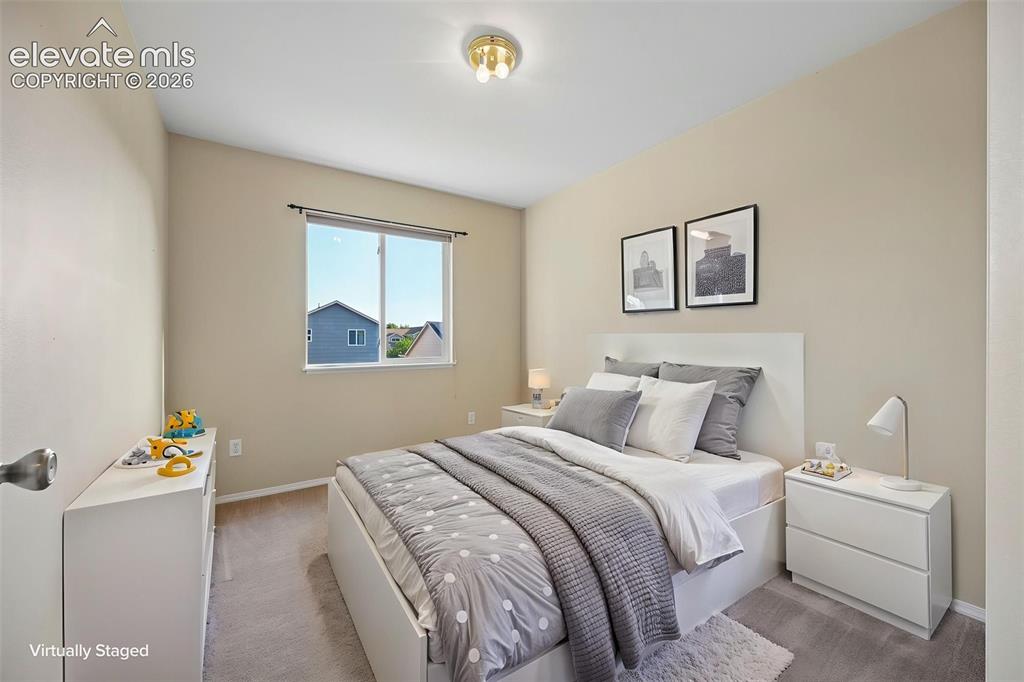 Image 18 of 26: Bedroom