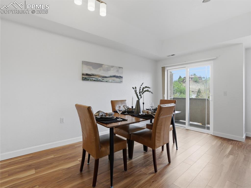 Image 14 of 39: Dining Area