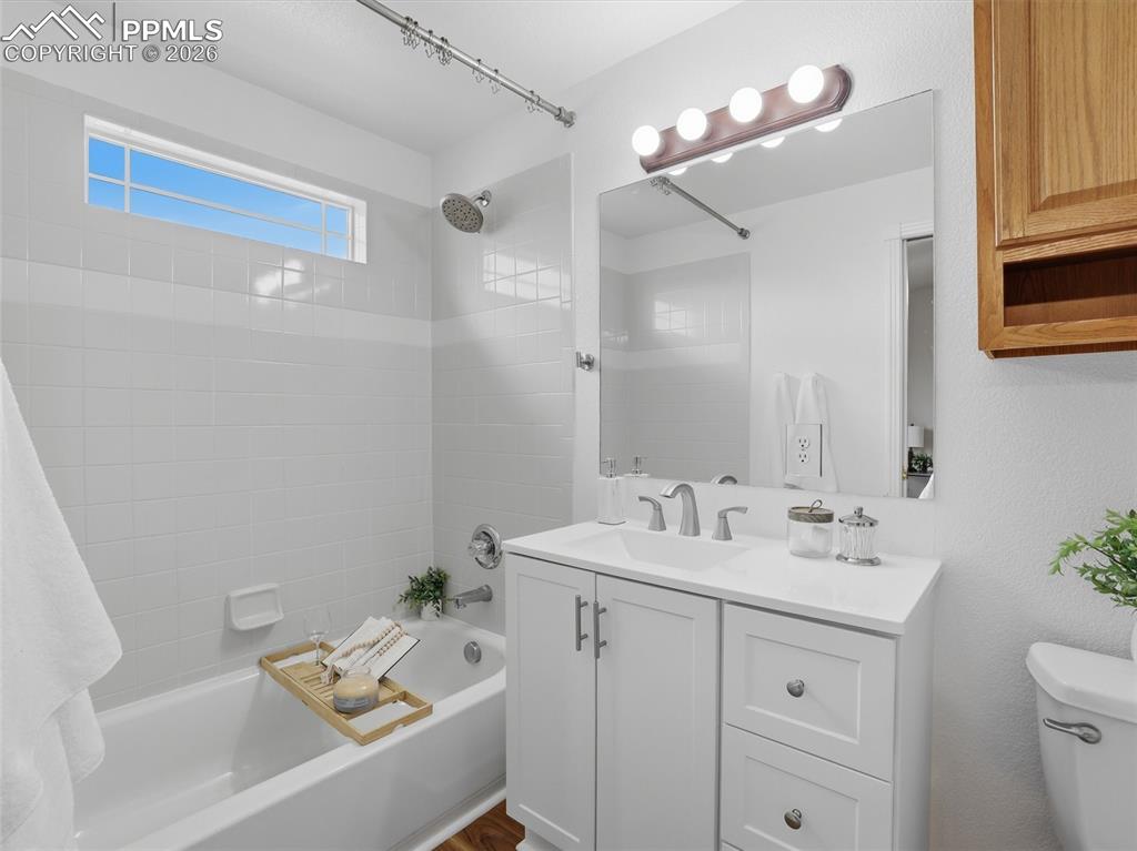 Image 20 of 39: Bathroom