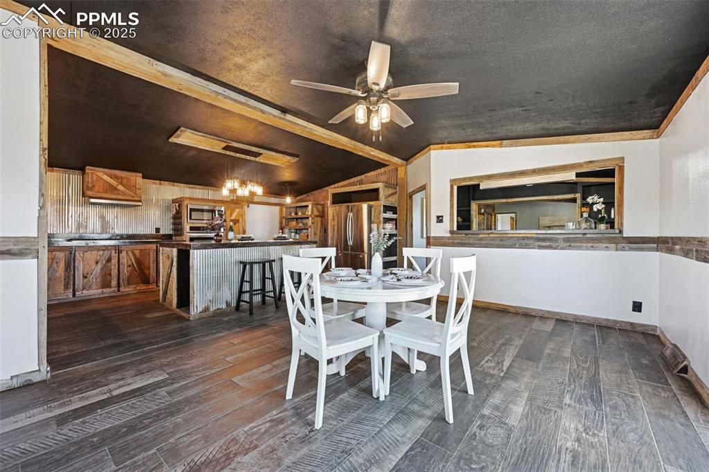 Image 10 of 50: large dining area