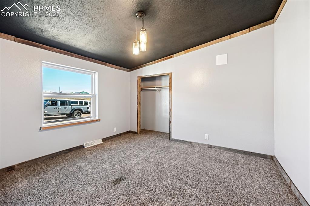 Image 36 of 50: Bedroom