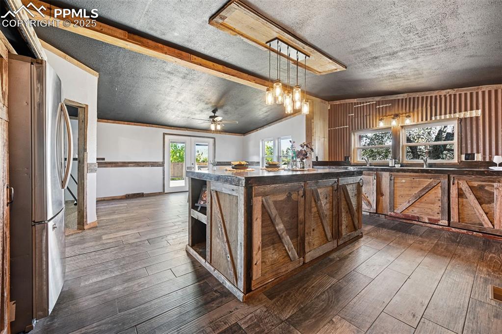 Image 6 of 50: Great storage through out kitchen