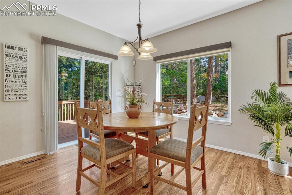 Image 21 of 48: Dining Area