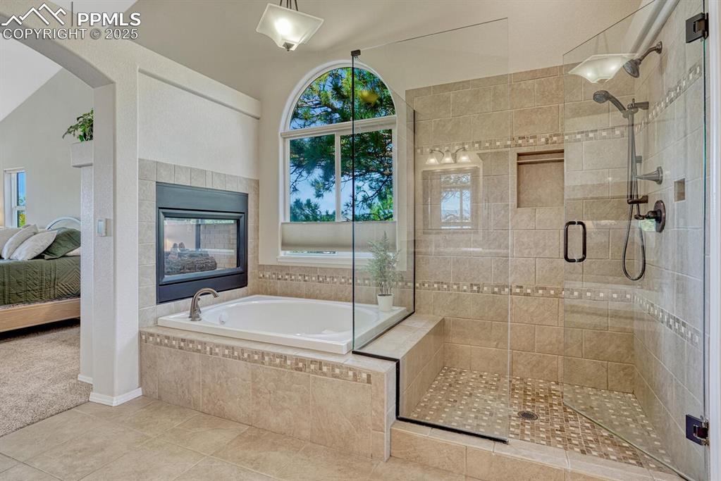 Image 27 of 48: Large primary bath - light and bright!