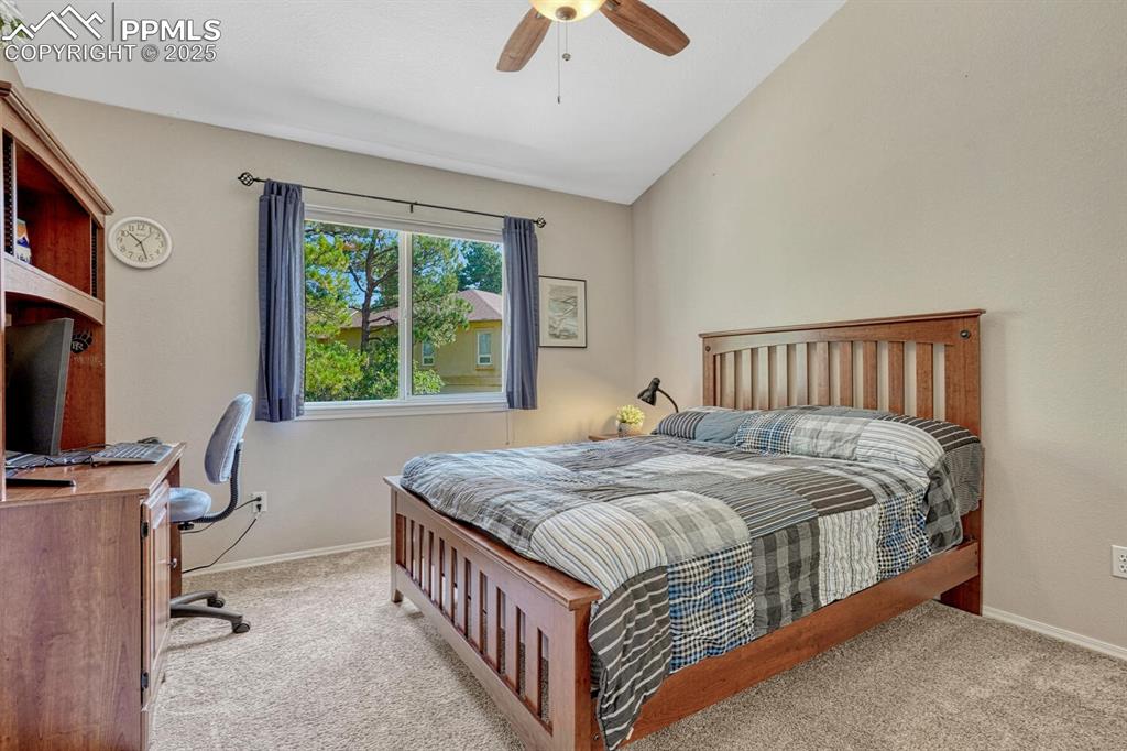 Image 32 of 48: Bedroom