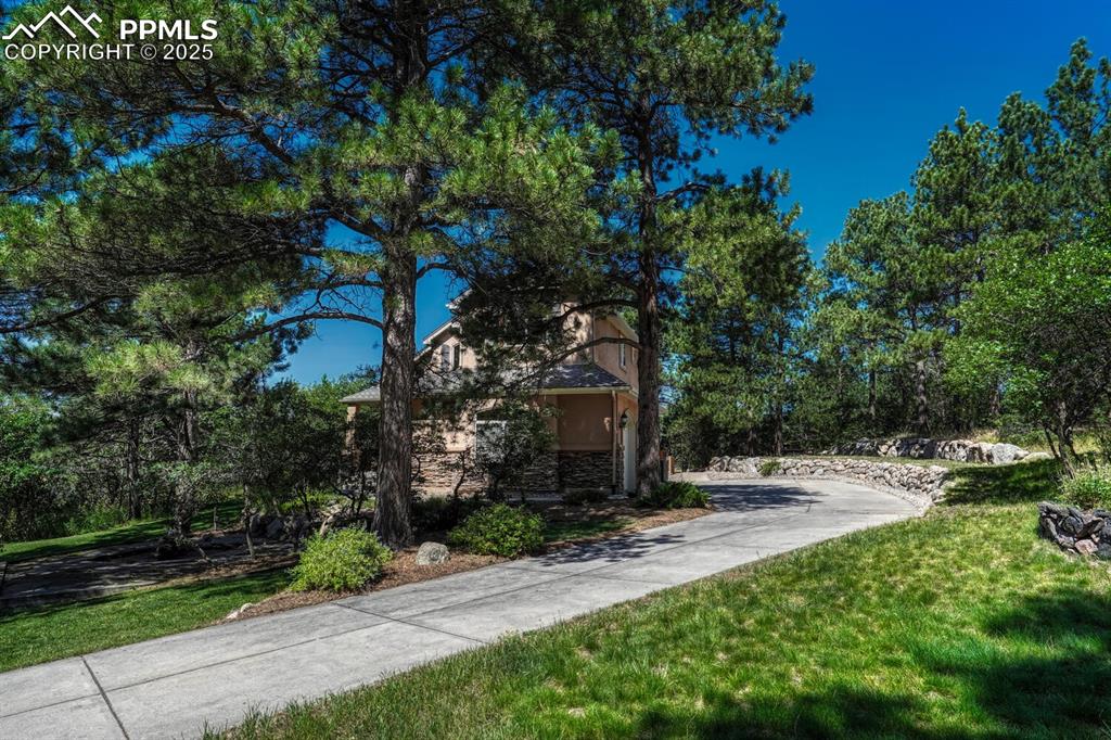 Image 47 of 48: Private driveway