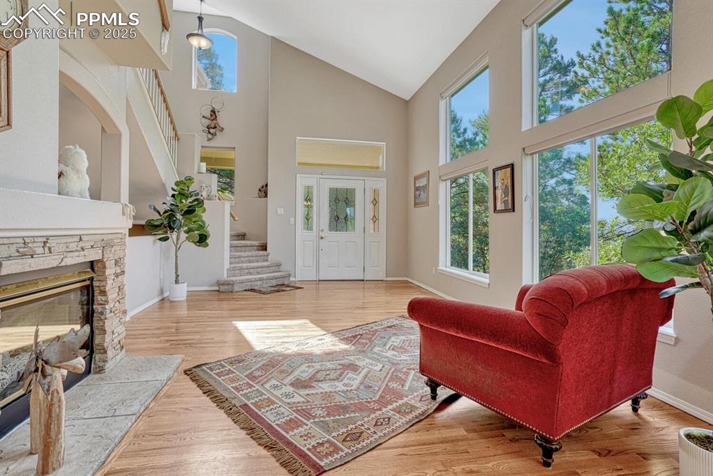 Image 8 of 48: Vaulted ceilings