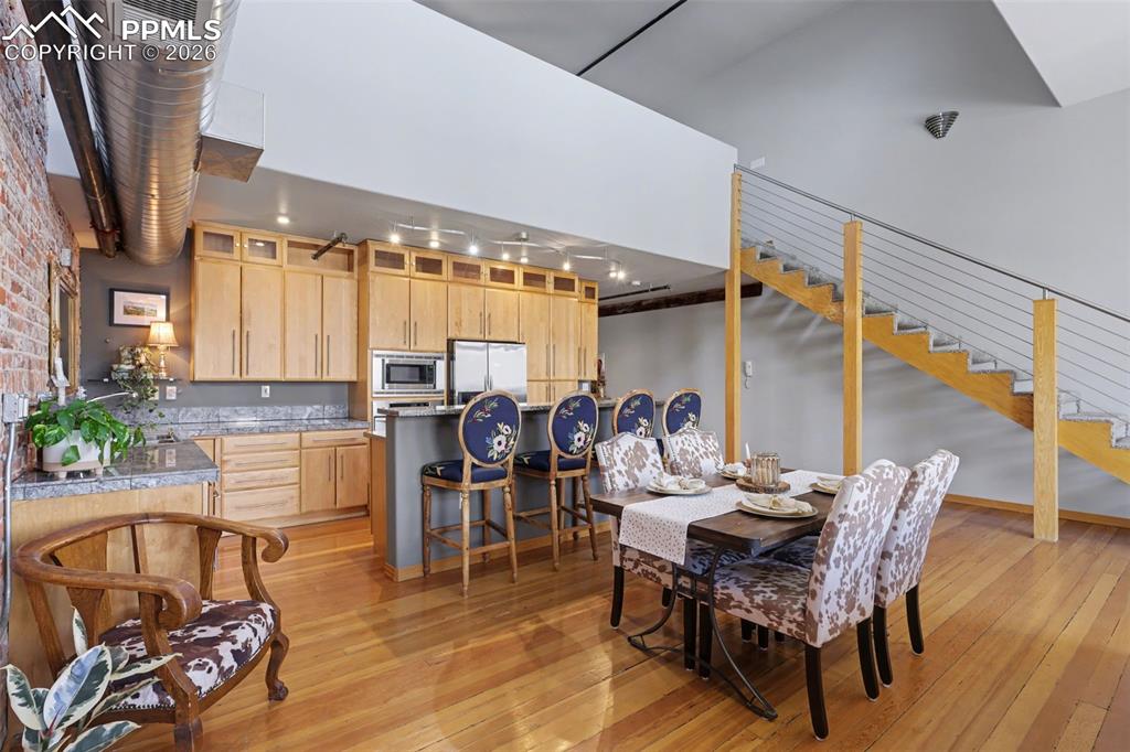 Image 10 of 37: Dining Area