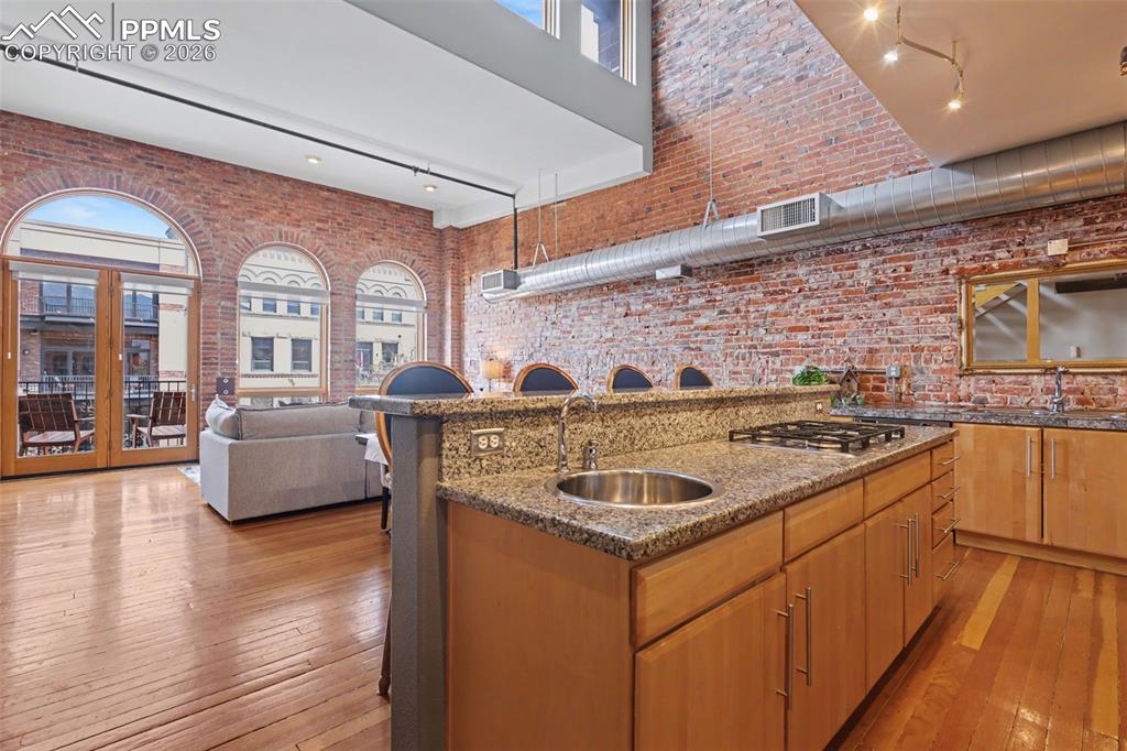 Image 11 of 37: Kitchen