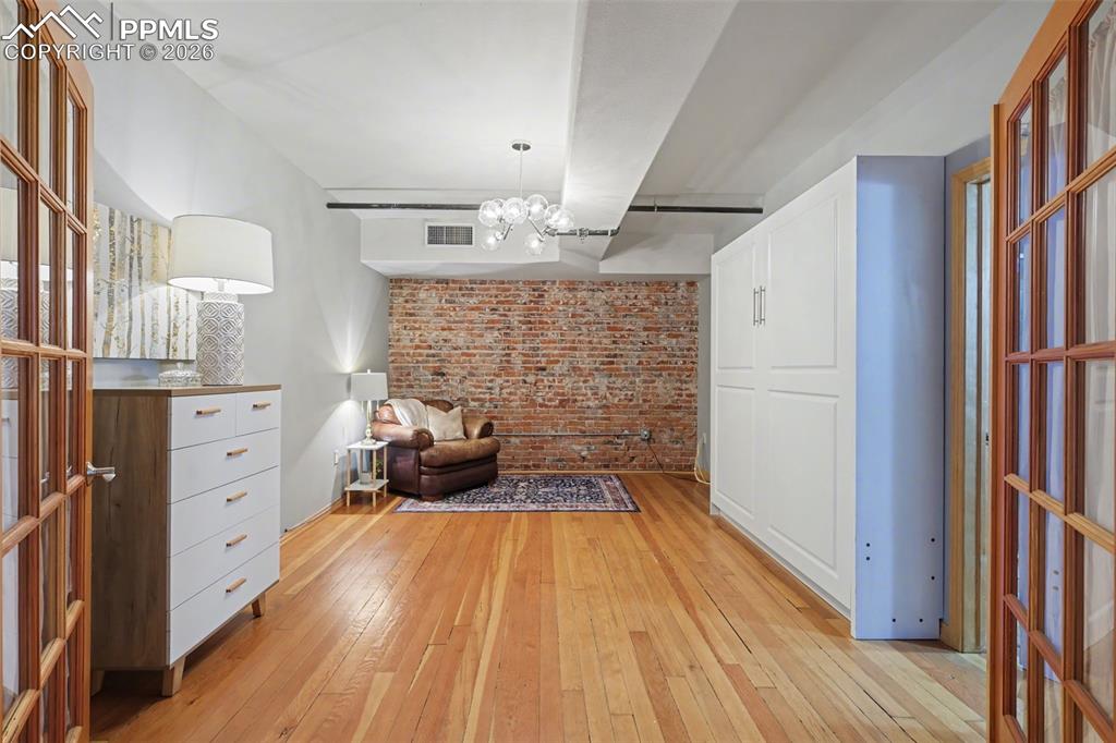 Image 19 of 37: Sitting Room