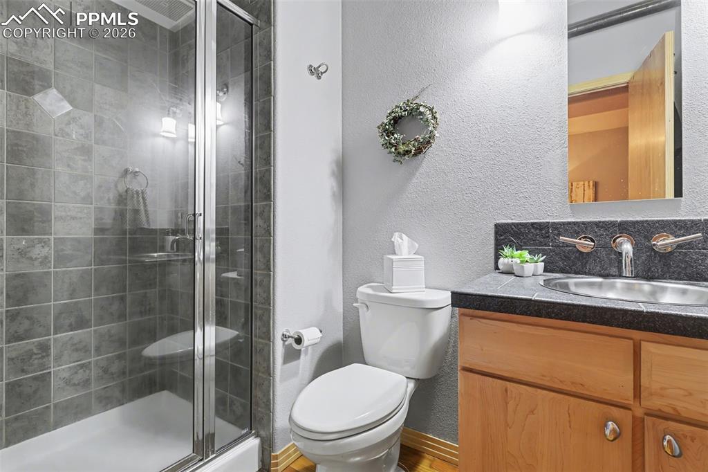 Image 20 of 37: Bathroom