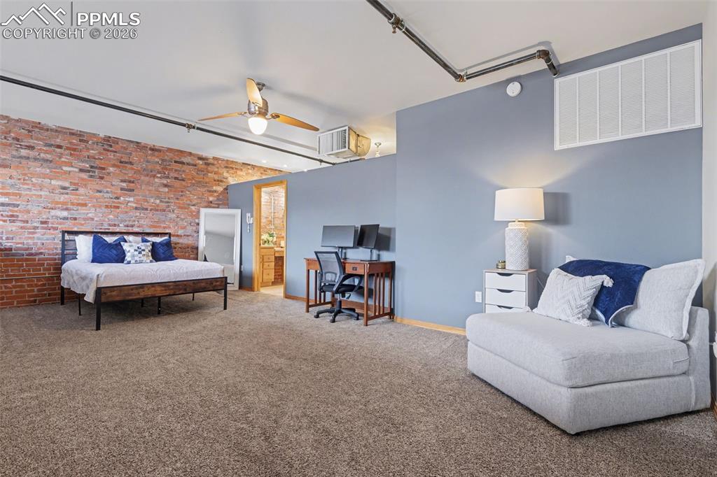 Image 21 of 37: Bedroom