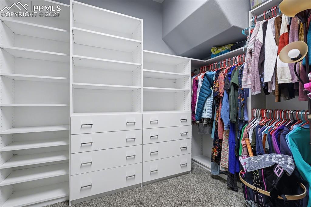 Image 28 of 37: Closet