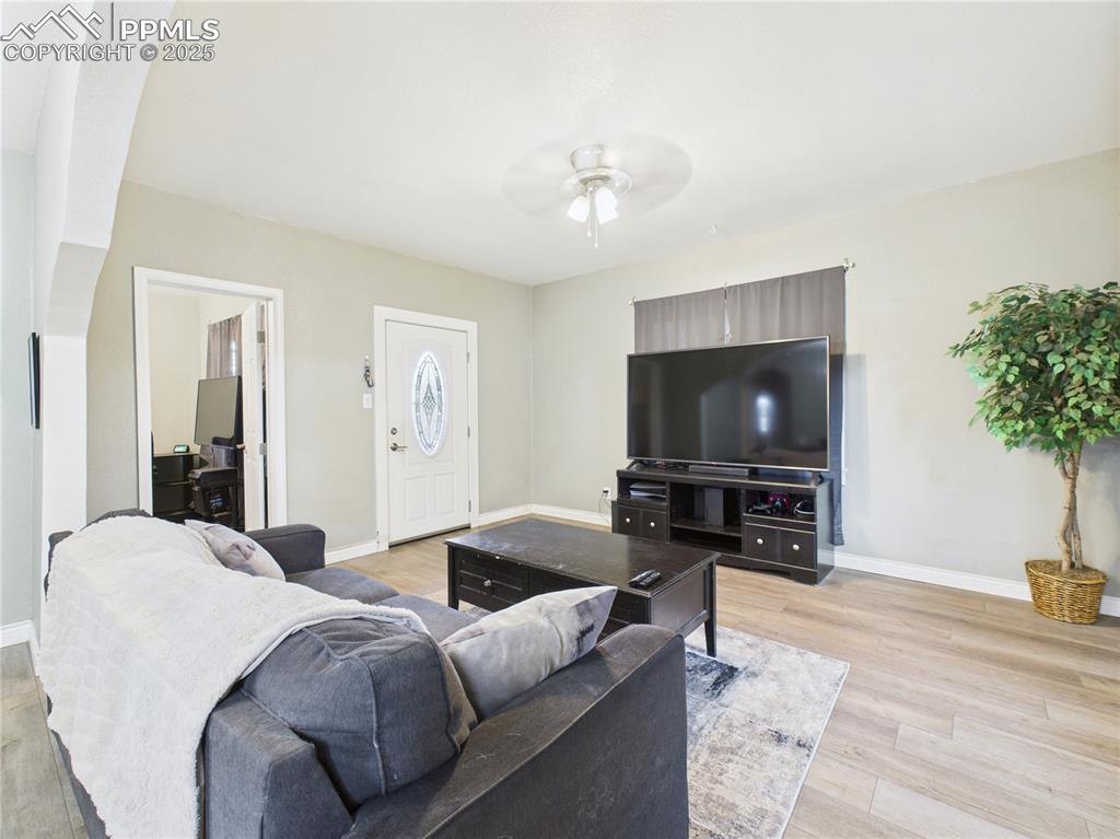 Image 10 of 32: Living Room