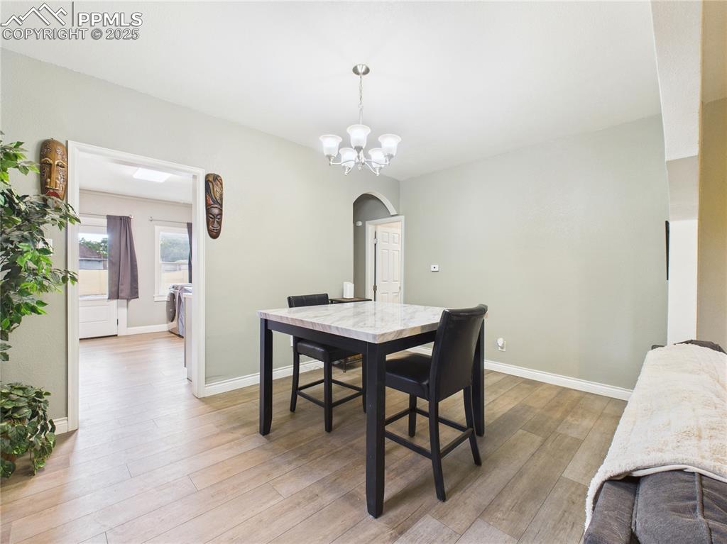 Image 12 of 32: Dining Area