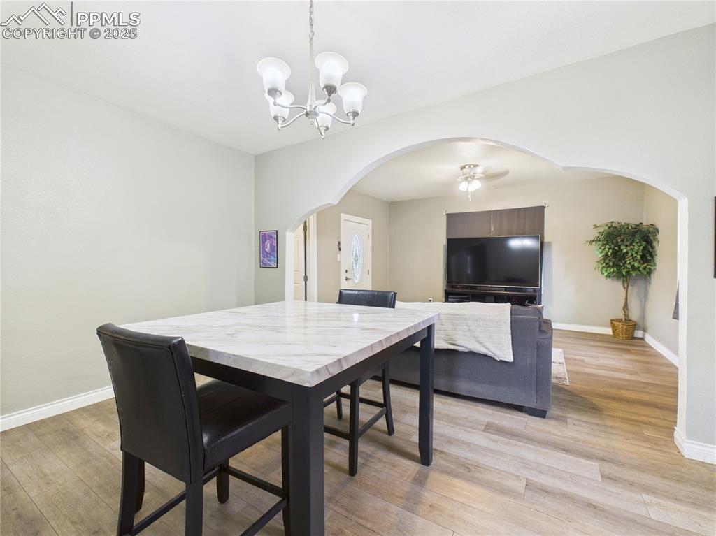 Image 15 of 32: Dining Area