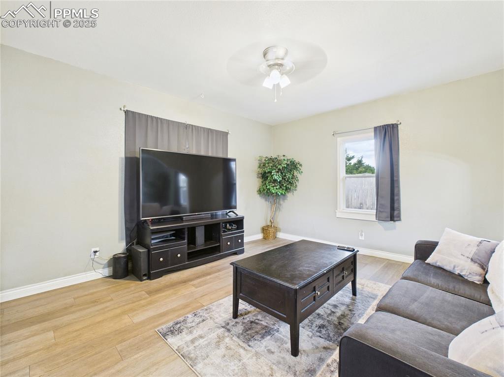 Image 8 of 32: Living Room