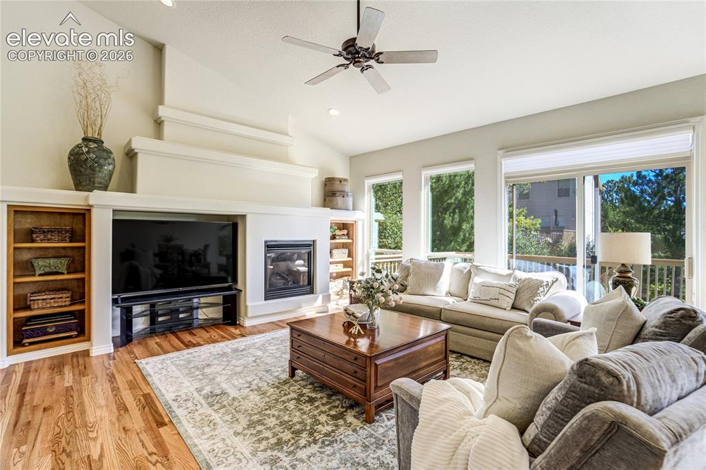 Image 10 of 50: Great Room