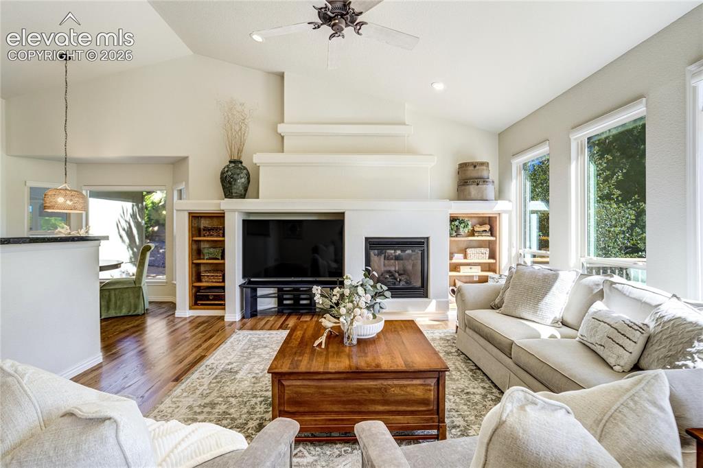Image 11 of 50: Great Room