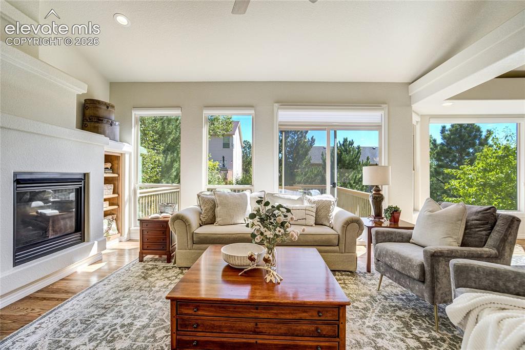 Image 12 of 50: Great Room