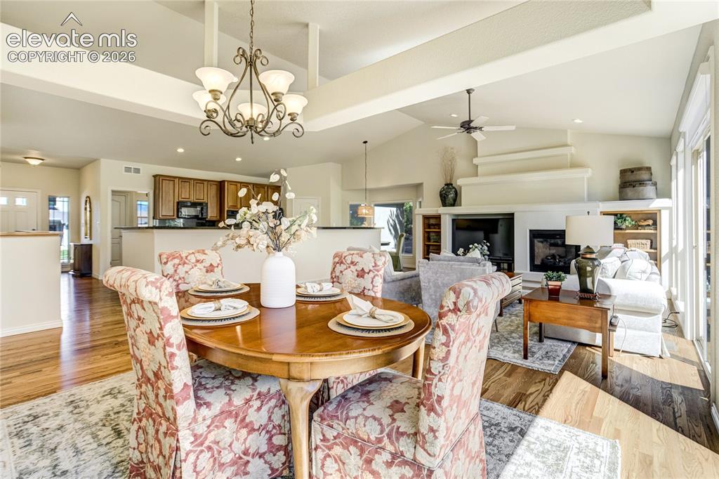 Image 15 of 50: Dining Room