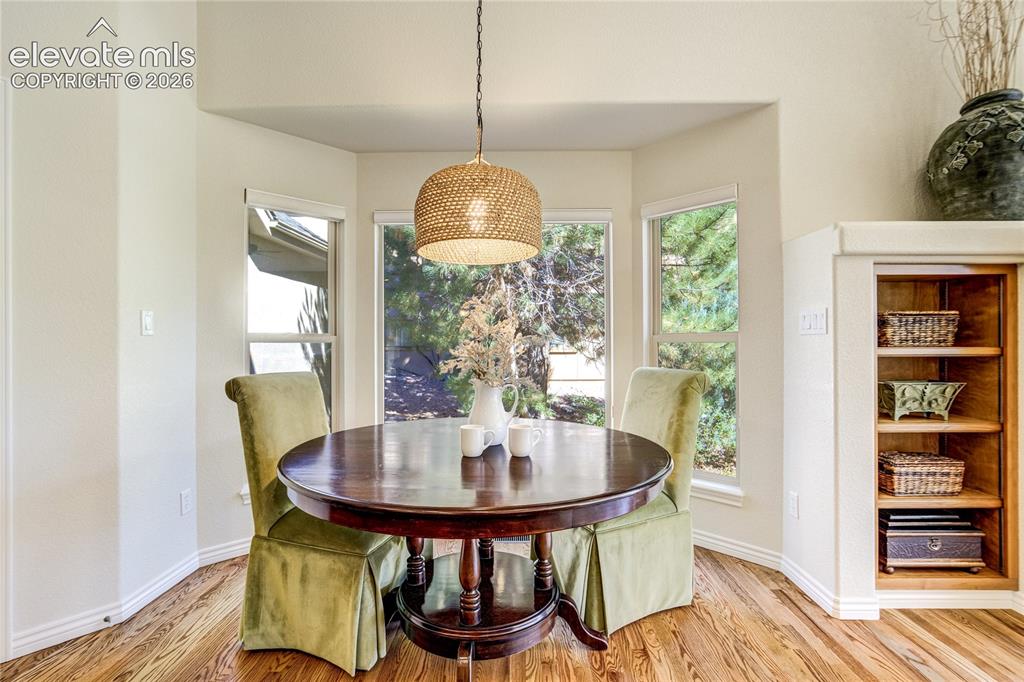Image 16 of 50: Dining Area