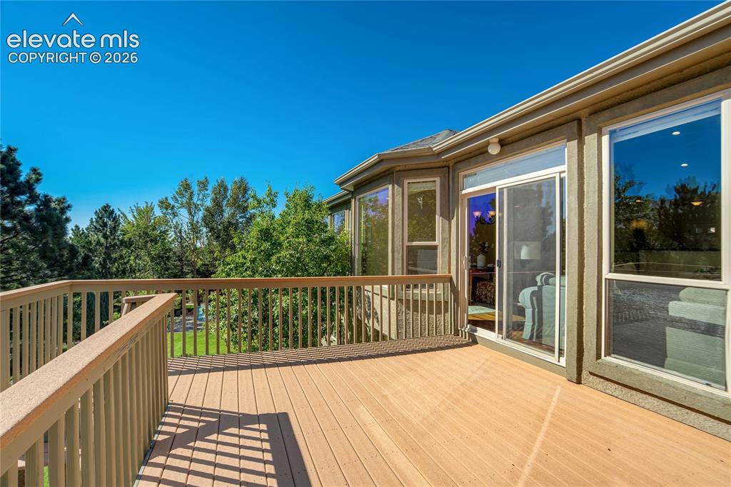 Image 44 of 50: Deck