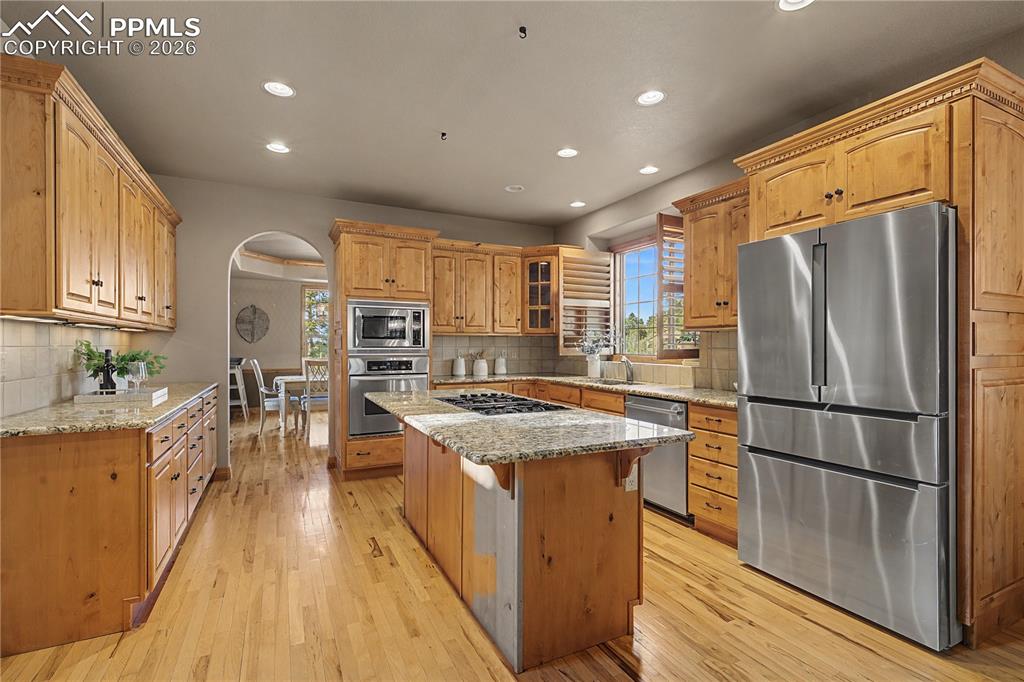 Image 11 of 50: Kitchen