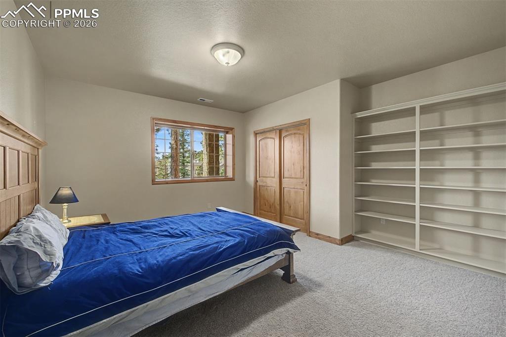 Image 36 of 50: Bedroom