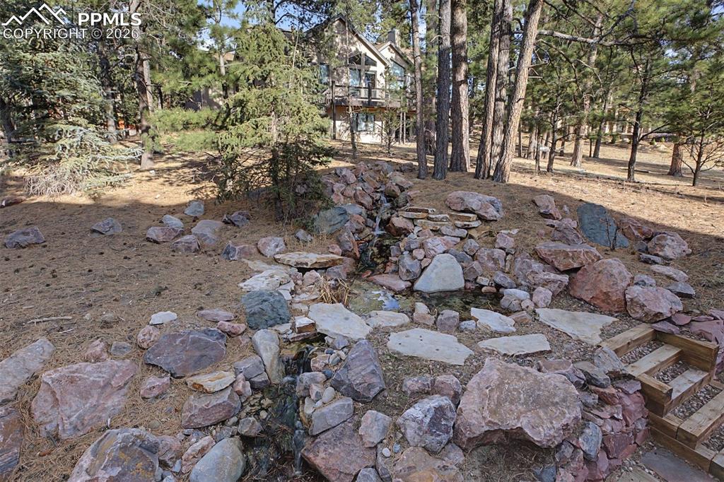 Image 47 of 50: Yard