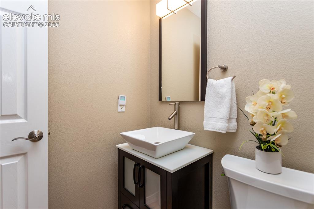 Image 16 of 50: Bathroom