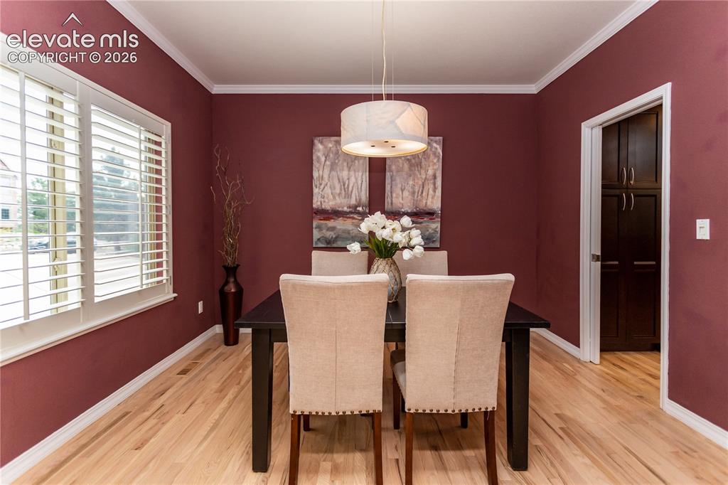 Image 5 of 50: Dining Room