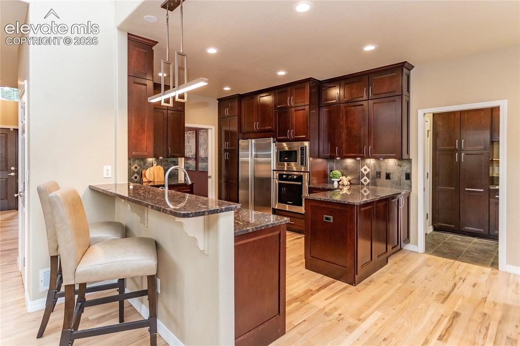 Image 9 of 50: Kitchen