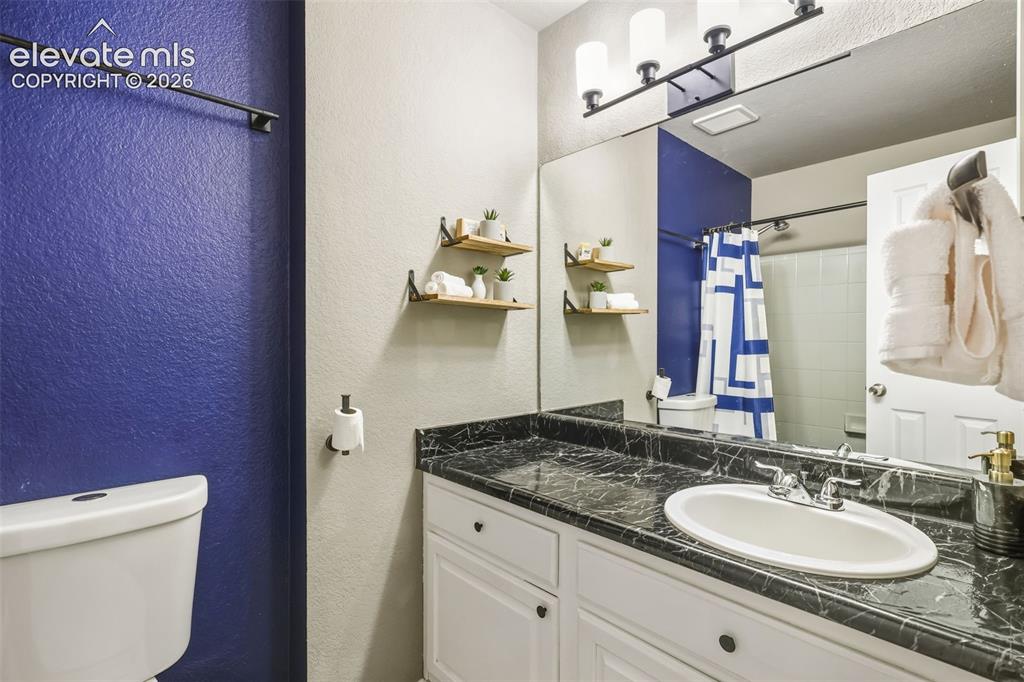 Image 12 of 24: Bathroom