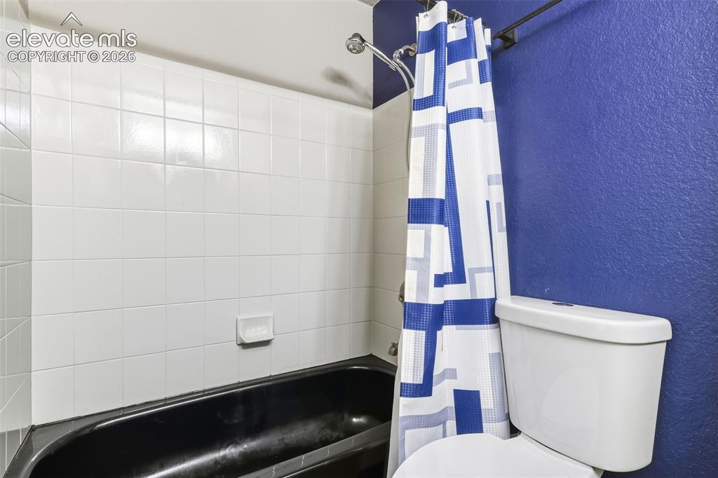 Image 13 of 24: Bathroom