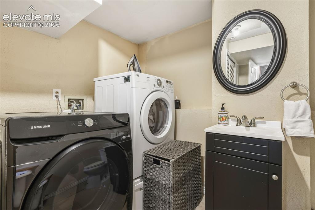 Image 19 of 24: Laundry